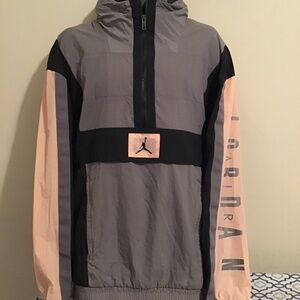 🤡Jordan, lightweight rain jacket with hood, see photos, has one spot on side